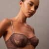 Sujetador balconette Unlined de encaje floral negro de CK Sujetador balconette Unlined de encaje floral negro de CK