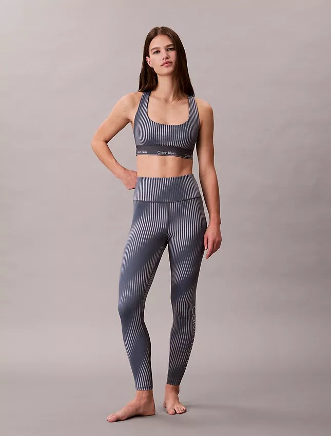 Sujetador deportivo de impacto medio con espalda nadadora y estampado deportivo moderno Sujetador deportivo de impacto medio con espalda nadadora y estampado deportivo moderno