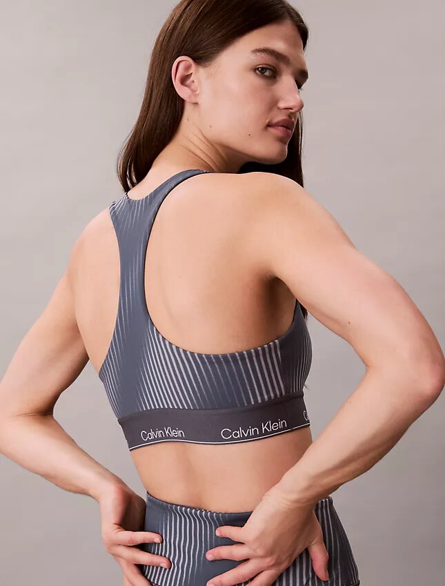 Sujetador deportivo de impacto medio con espalda nadadora y estampado deportivo moderno Sujetador deportivo de impacto medio con espalda nadadora y estampado deportivo moderno