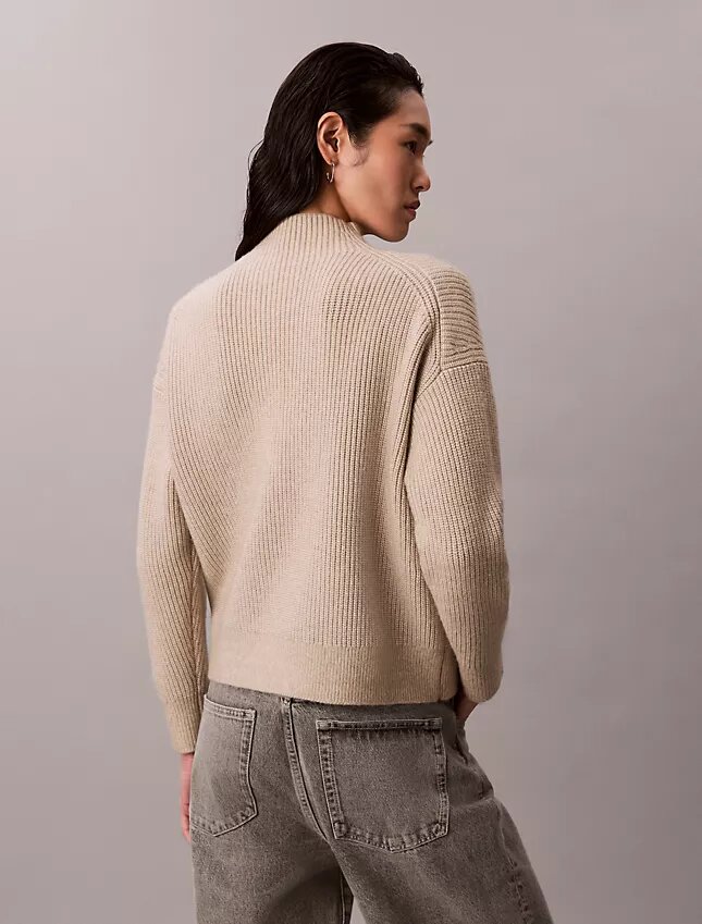 Suéter de cuello alto holgado con canalé fino Suéter de cuello alto holgado con canalé fino