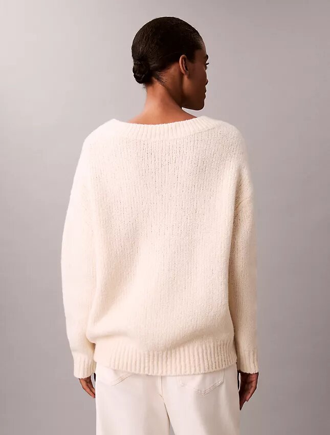 Suéter de cuello en V de mezcla de lana bouclé Suéter de cuello en V de mezcla de lana bouclé