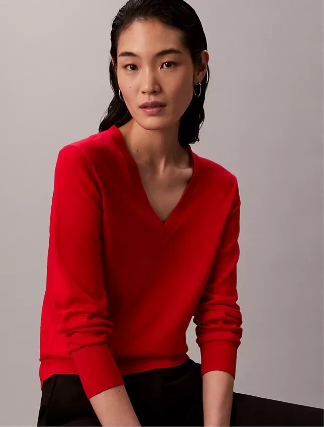 Suéter de lana merino con cuello en V Suéter de lana merino con cuello en V