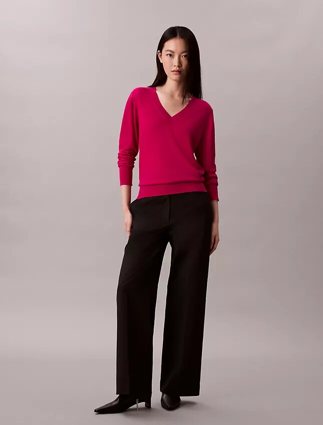Suéter de lana merino con cuello en V Suéter de lana merino con cuello en V