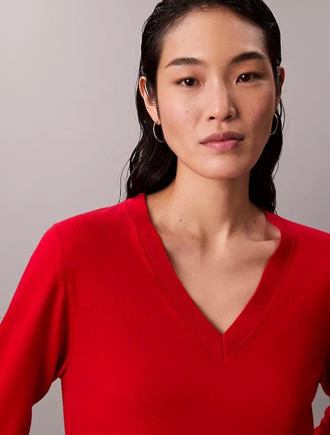 Suéter de lana merino con cuello en V Suéter de lana merino con cuello en V
