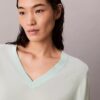 Suéter de lana merino con cuello en V Suéter de lana merino con cuello en V