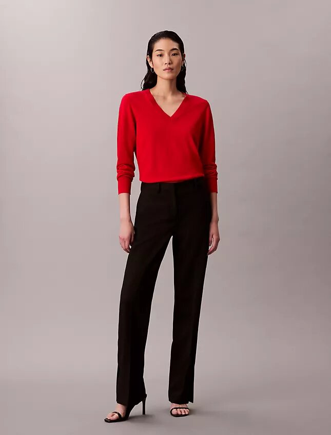 Suéter de lana merino con cuello en V Suéter de lana merino con cuello en V