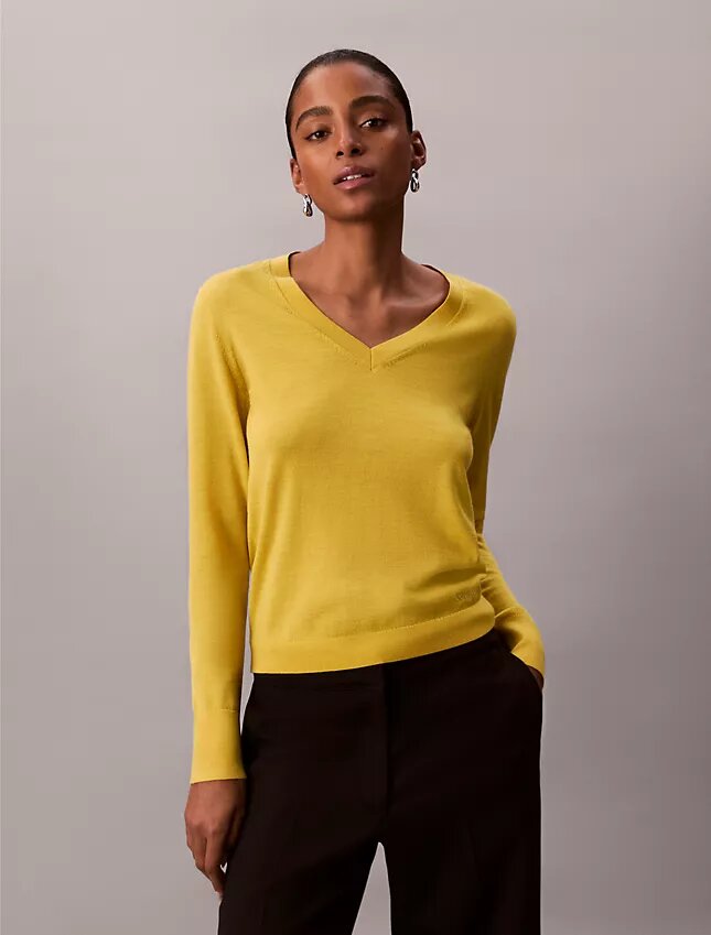 Suéter de lana merino con cuello en V Suéter de lana merino con cuello en V