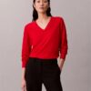 Suéter de lana merino con cuello en V Suéter de lana merino con cuello en V