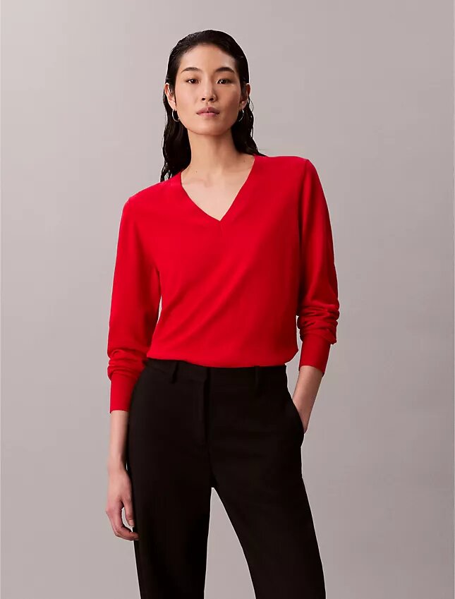 Suéter de lana merino con cuello en V Suéter de lana merino con cuello en V