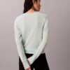 Suéter de lana merino con cuello en V Suéter de lana merino con cuello en V