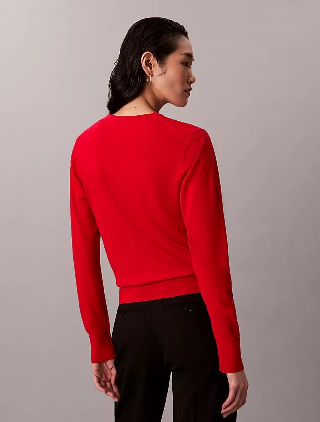 Suéter de lana merino con cuello en V Suéter de lana merino con cuello en V