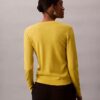 Suéter de lana merino con cuello en V Suéter de lana merino con cuello en V