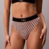 Tanga elástica de microfibra con monograma gráfico Tanga elástica de microfibra con monograma gráfico