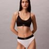 Tanga elástica de microfibra con monograma gráfico Tanga elástica de microfibra con monograma gráfico