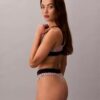 Tanga elástica de microfibra con monograma gráfico Tanga elástica de microfibra con monograma gráfico