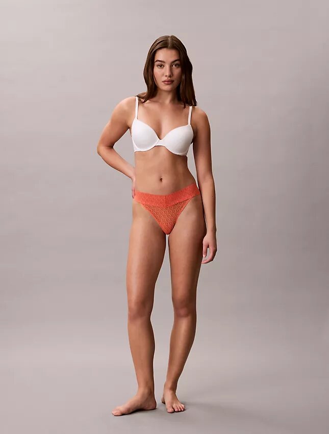 Thong de encaje con logotipo icónico Thong de encaje con logotipo icónico