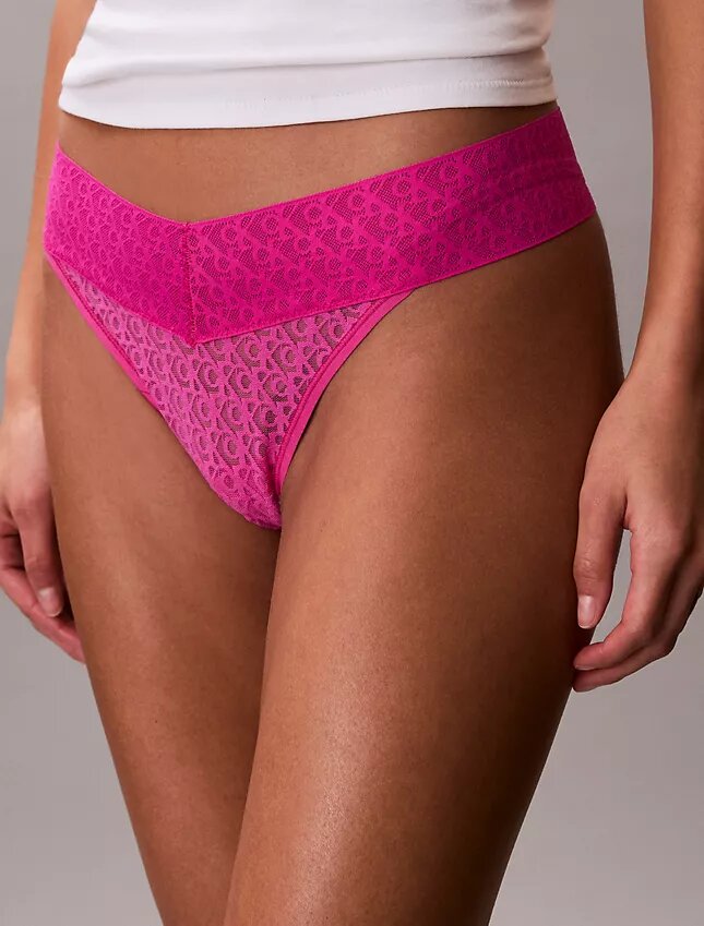 Thong de encaje con logotipo icónico Thong de encaje con logotipo icónico