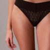 Thong de encaje con logotipo icónico Thong de encaje con logotipo icónico
