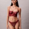 Thong de encaje floral negro de CK Black Thong de encaje floral negro de CK Black