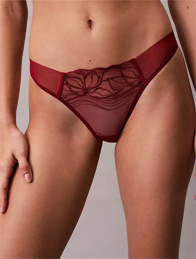 Thong de encaje floral negro de CK Black Thong de encaje floral negro de CK Black
