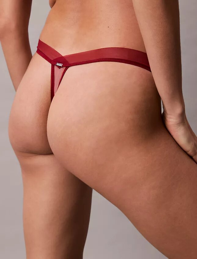 Thong de encaje floral negro de CK Black Thong de encaje floral negro de CK Black