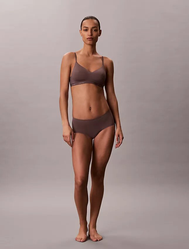 Thong flexible con costuras Thong flexible con costuras