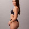 Thong flexible con costuras Thong flexible con costuras