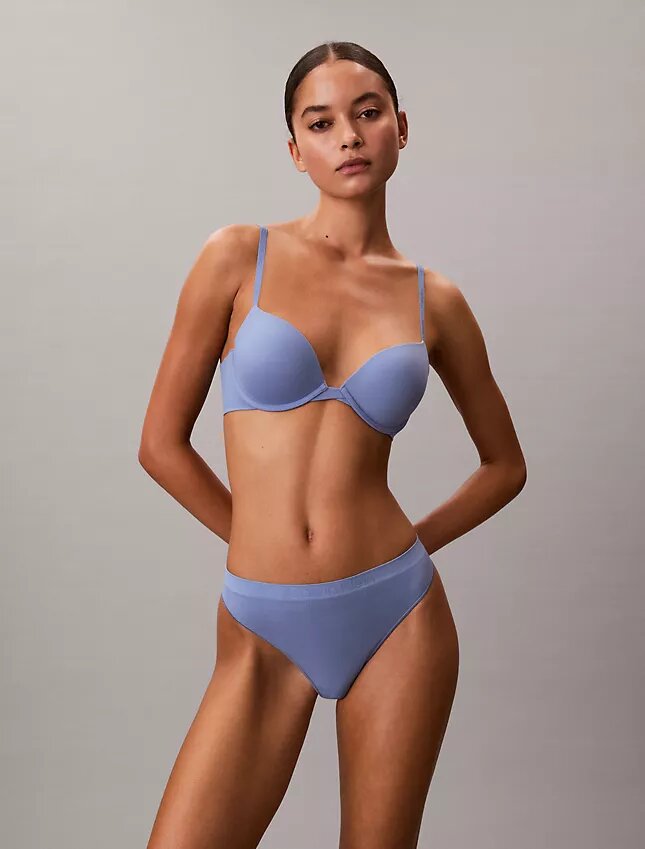 Thong flexible con costuras Thong flexible con costuras