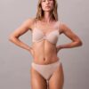 Thong flexible con costuras Thong flexible con costuras