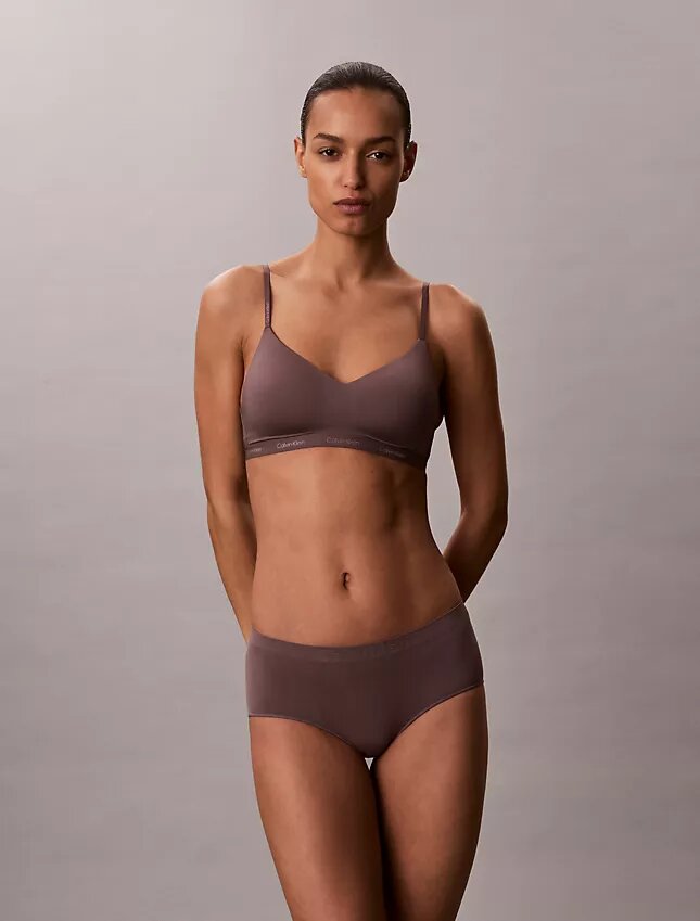 Thong flexible con costuras Thong flexible con costuras