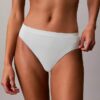 Thong flexible con costuras Thong flexible con costuras