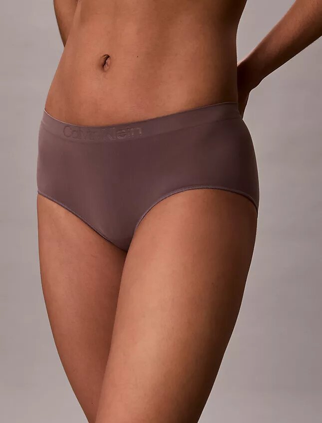 Thong flexible con costuras Thong flexible con costuras