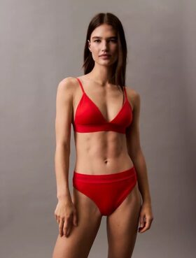 Top de bikini triangular con logo moderno Top de bikini triangular con logo moderno