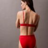Top de bikini triangular con logo moderno Top de bikini triangular con logo moderno