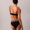Top de bikini triangular Intense Power Swim