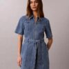 Vestido camisero de Denim con cinturón Vestido camisero de Denim con cinturón
