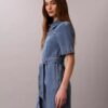 Vestido camisero de Denim con cinturón Vestido camisero de Denim con cinturón
