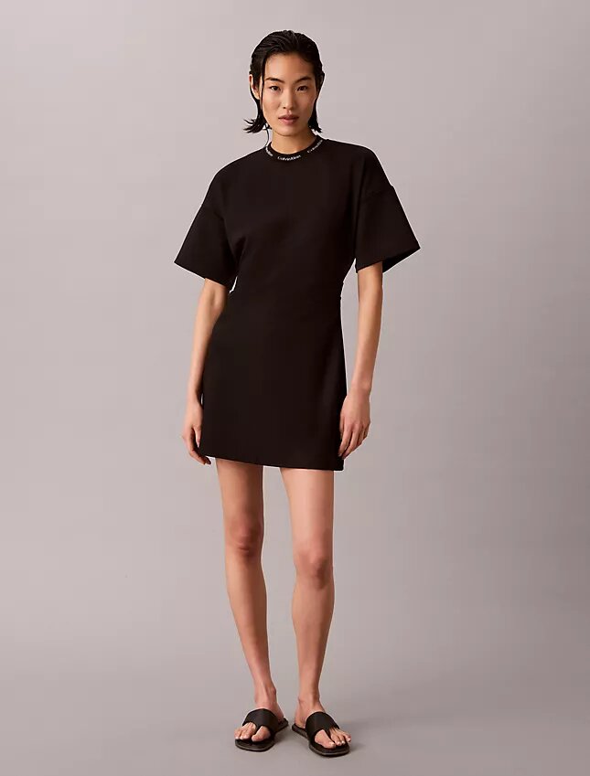 Vestido camiseta de punto entrelazado con logo Vestido camiseta de punto entrelazado con logo