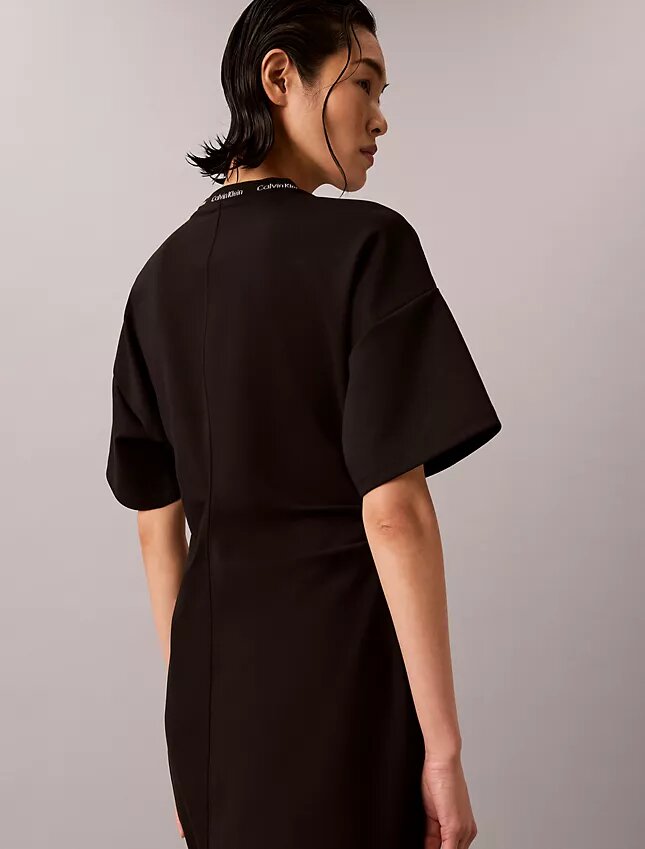 Vestido camiseta de punto entrelazado con logo Vestido camiseta de punto entrelazado con logo