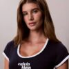 Vestido de camiseta con cuello redondo y logotipo de 1989
