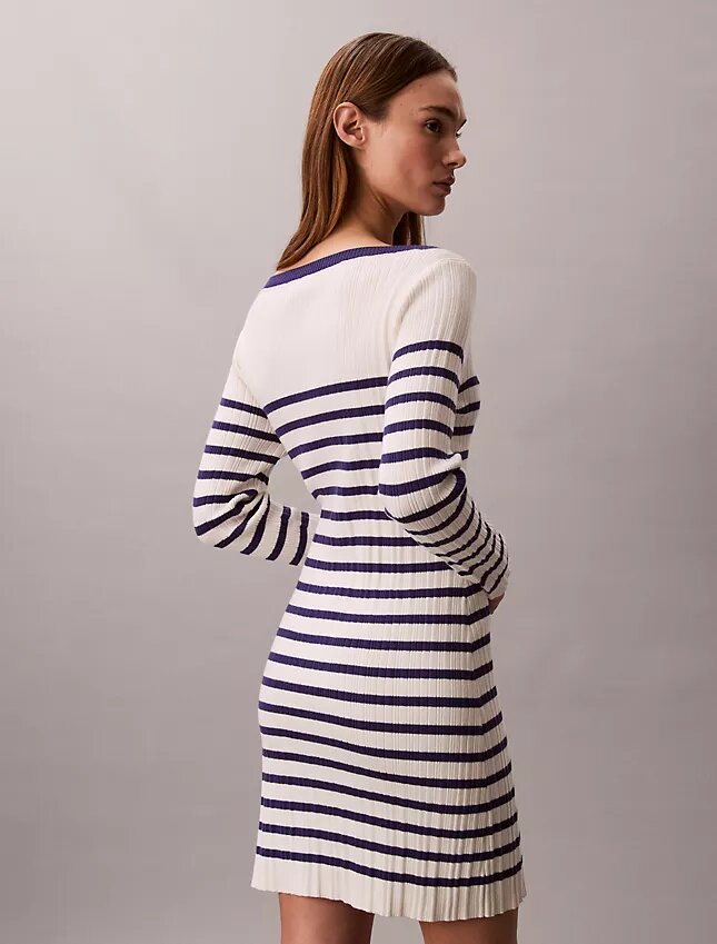 Vestido de manga larga a rayas con tejido acanalado Vestido de manga larga a rayas con tejido acanalado
