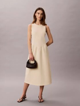 Vestido midi acampanado Vestido midi acampanado