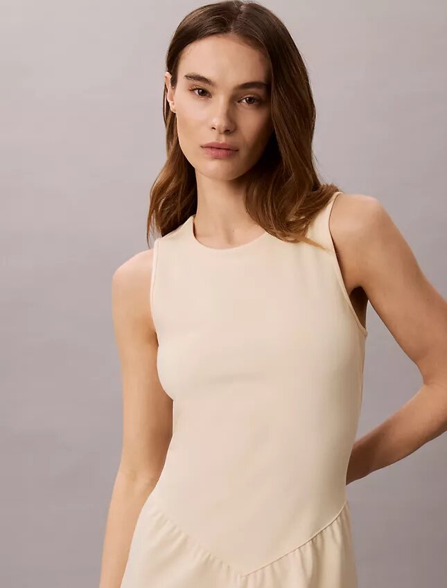 Vestido midi acampanado Vestido midi acampanado