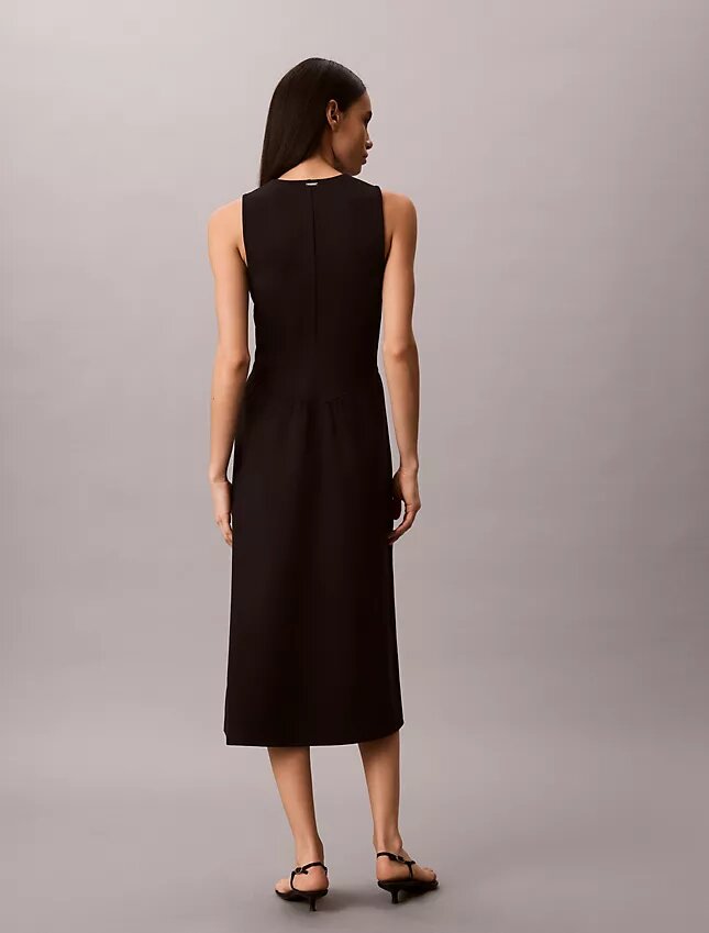 Vestido midi acampanado Vestido midi acampanado