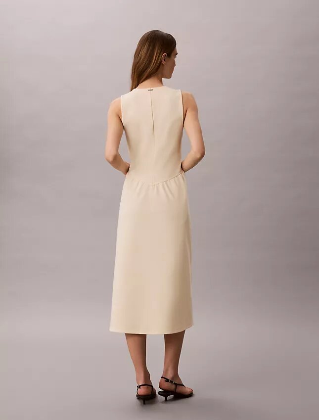 Vestido midi acampanado Vestido midi acampanado
