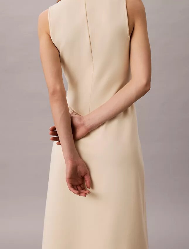 Vestido midi acampanado Vestido midi acampanado