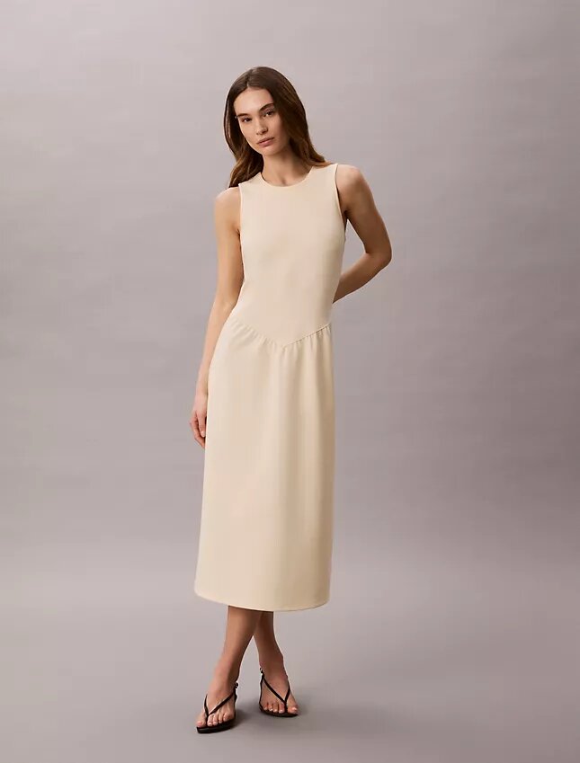Vestido midi acampanado Vestido midi acampanado