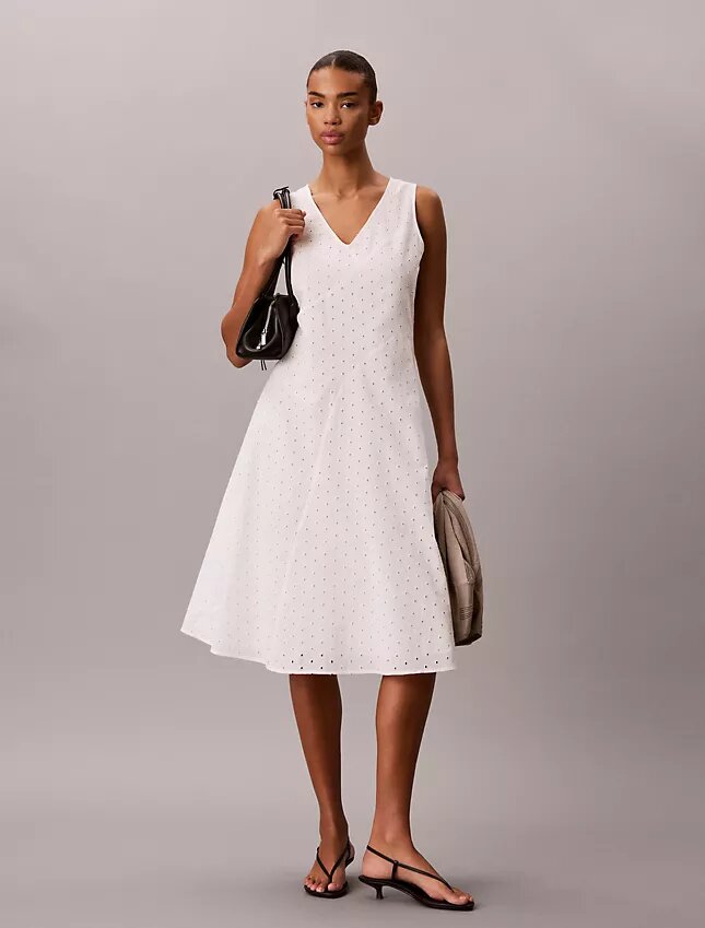 Vestido midi con bordado Vestido midi con bordado