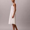 Vestido midi con bordado Vestido midi con bordado