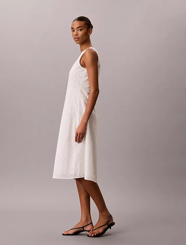 Vestido midi con bordado Vestido midi con bordado